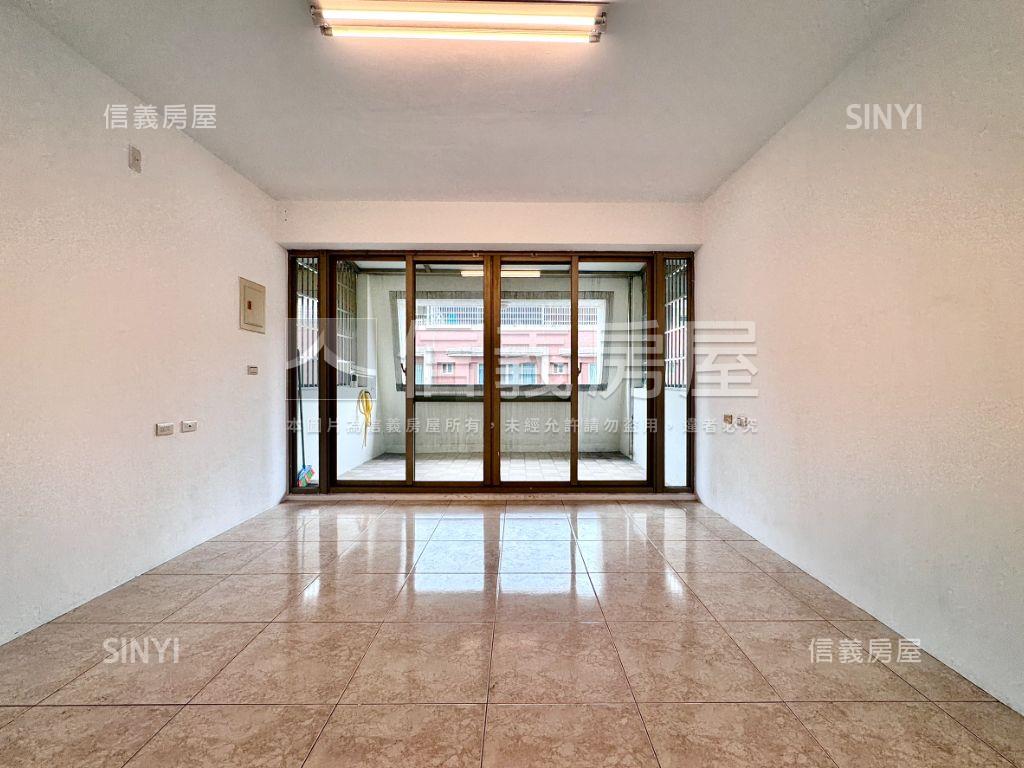 仁武成家首選車庫美透房屋室內格局與周邊環境