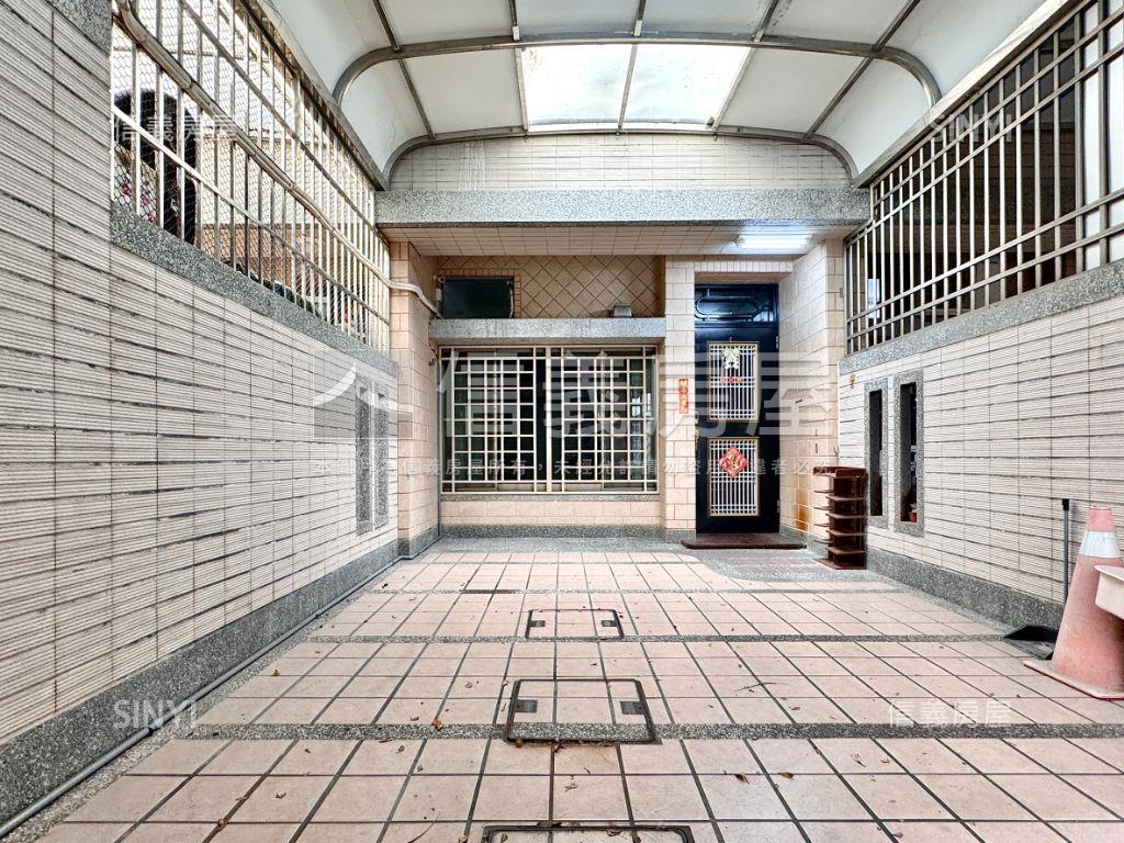 仁武成家首選車庫美透房屋室內格局與周邊環境