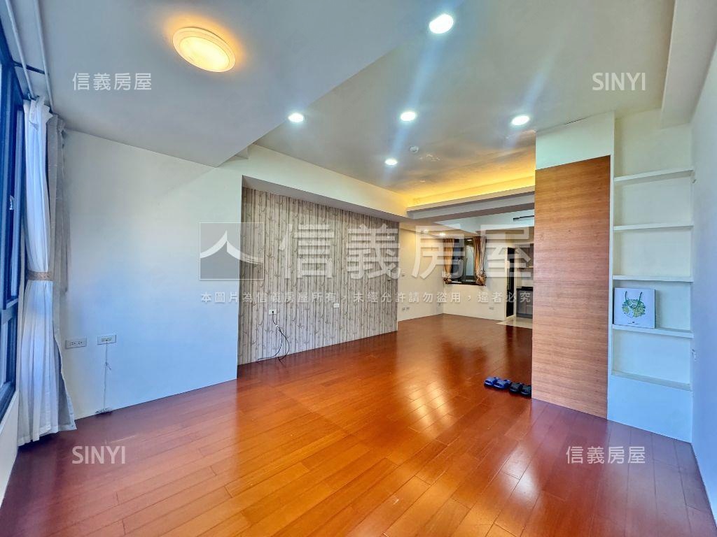 來看！順天首席。兩房平車房屋室內格局與周邊環境