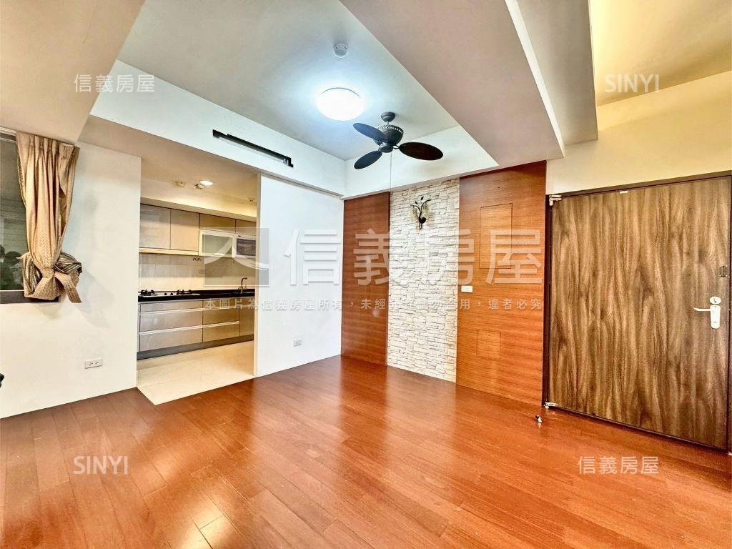 來看！順天首席。兩房平車房屋室內格局與周邊環境