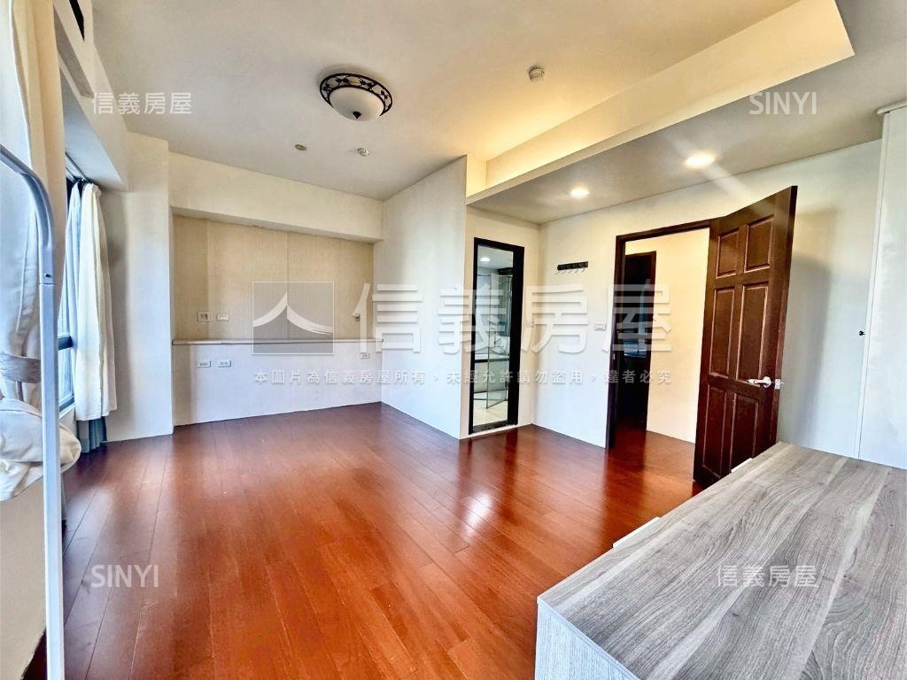 來看！順天首席。兩房平車房屋室內格局與周邊環境