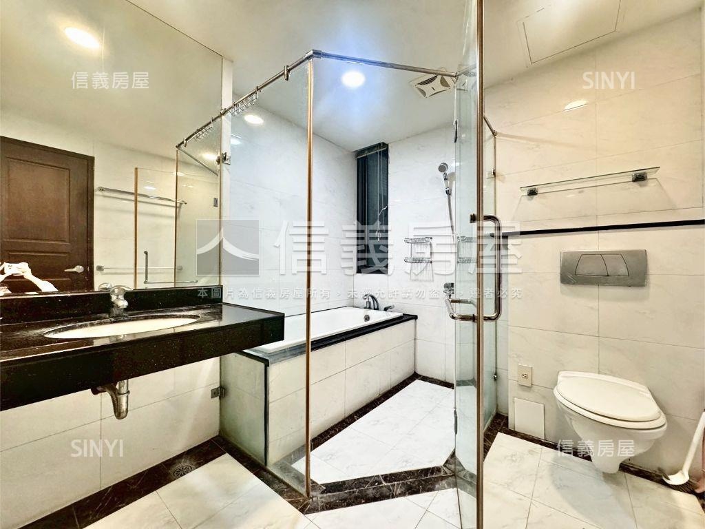 來看！順天首席。兩房平車房屋室內格局與周邊環境