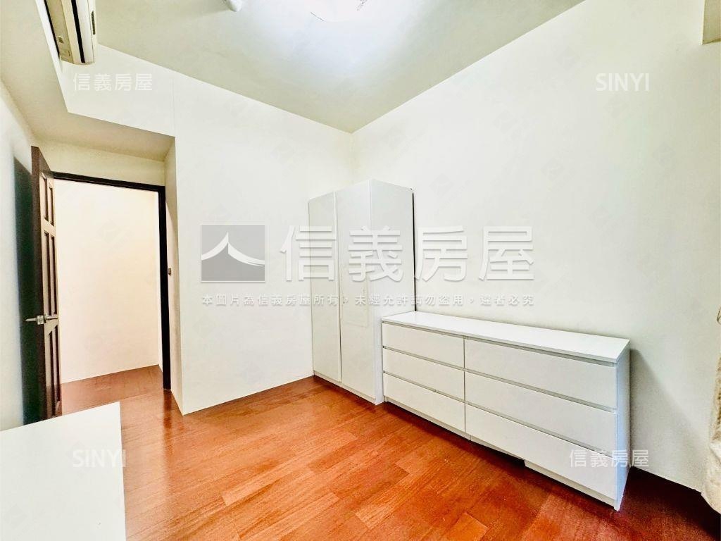 來看！順天首席。兩房平車房屋室內格局與周邊環境