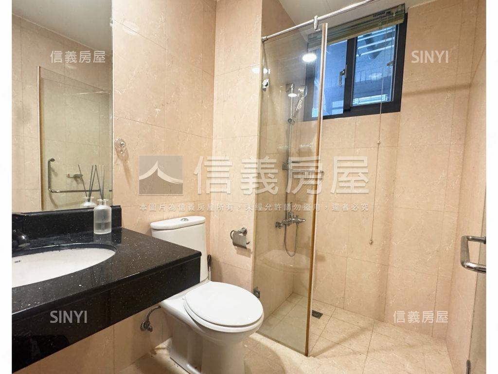 來看！順天首席。兩房平車房屋室內格局與周邊環境