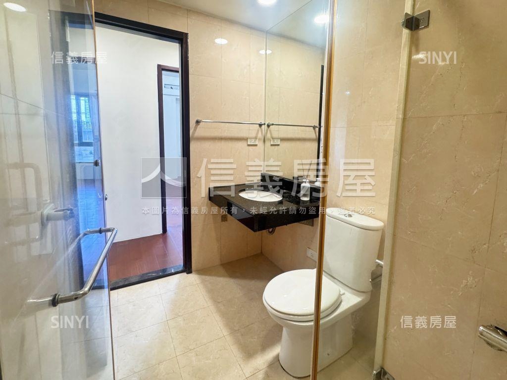 來看！順天首席。兩房平車房屋室內格局與周邊環境