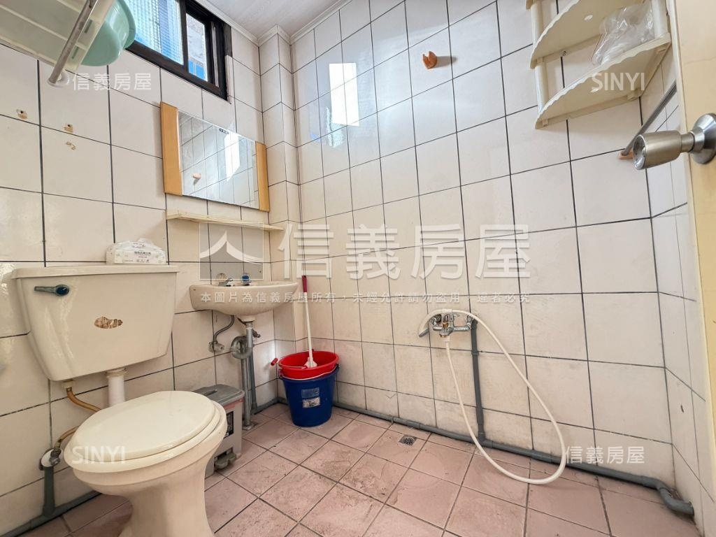 【模範市場】透天小店面房屋室內格局與周邊環境