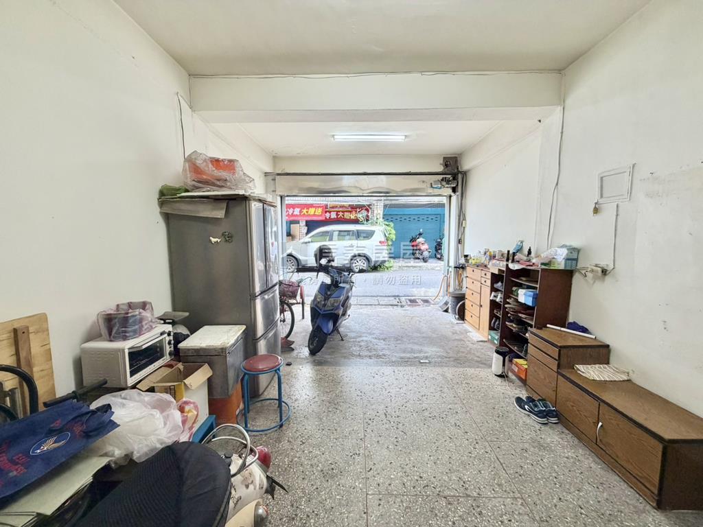 近置地生活廣場邊間透天房屋室內格局與周邊環境