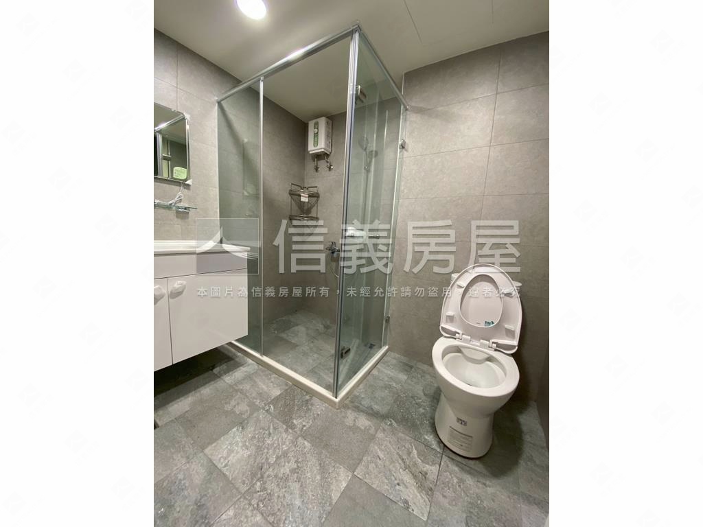 正信義路邊間頂加房屋室內格局與周邊環境