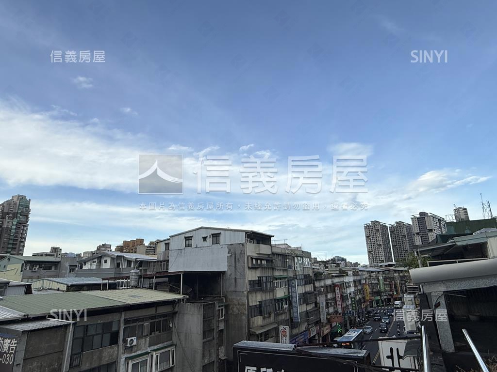 正信義路邊間頂加房屋室內格局與周邊環境