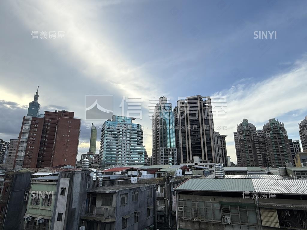 正信義路邊間頂加房屋室內格局與周邊環境