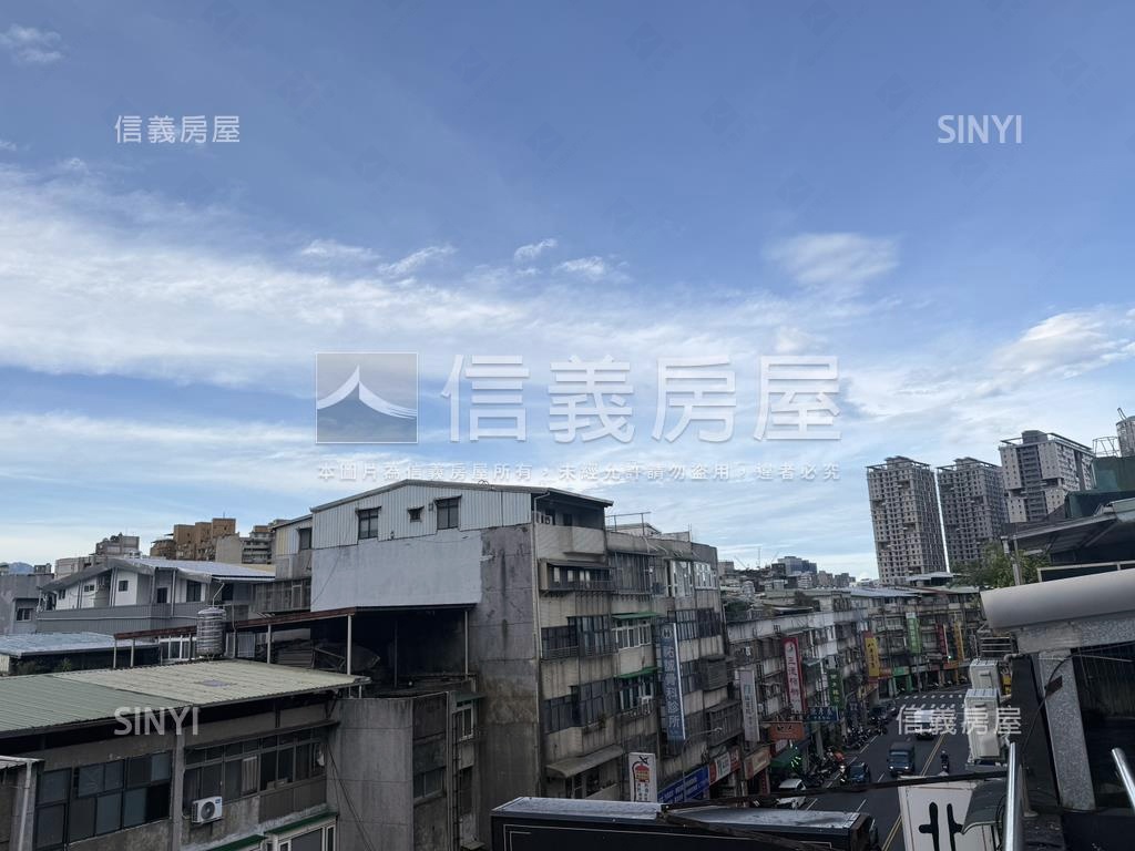 正信義路邊間頂加房屋室內格局與周邊環境