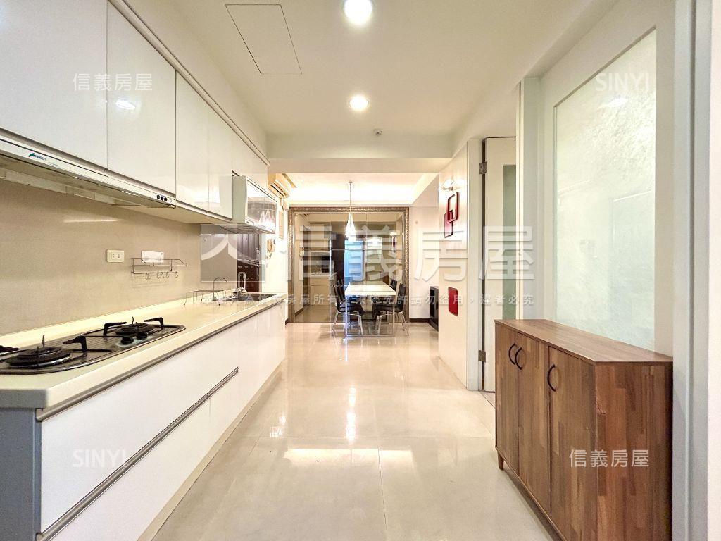 中正金鑽電梯兩房房屋室內格局與周邊環境