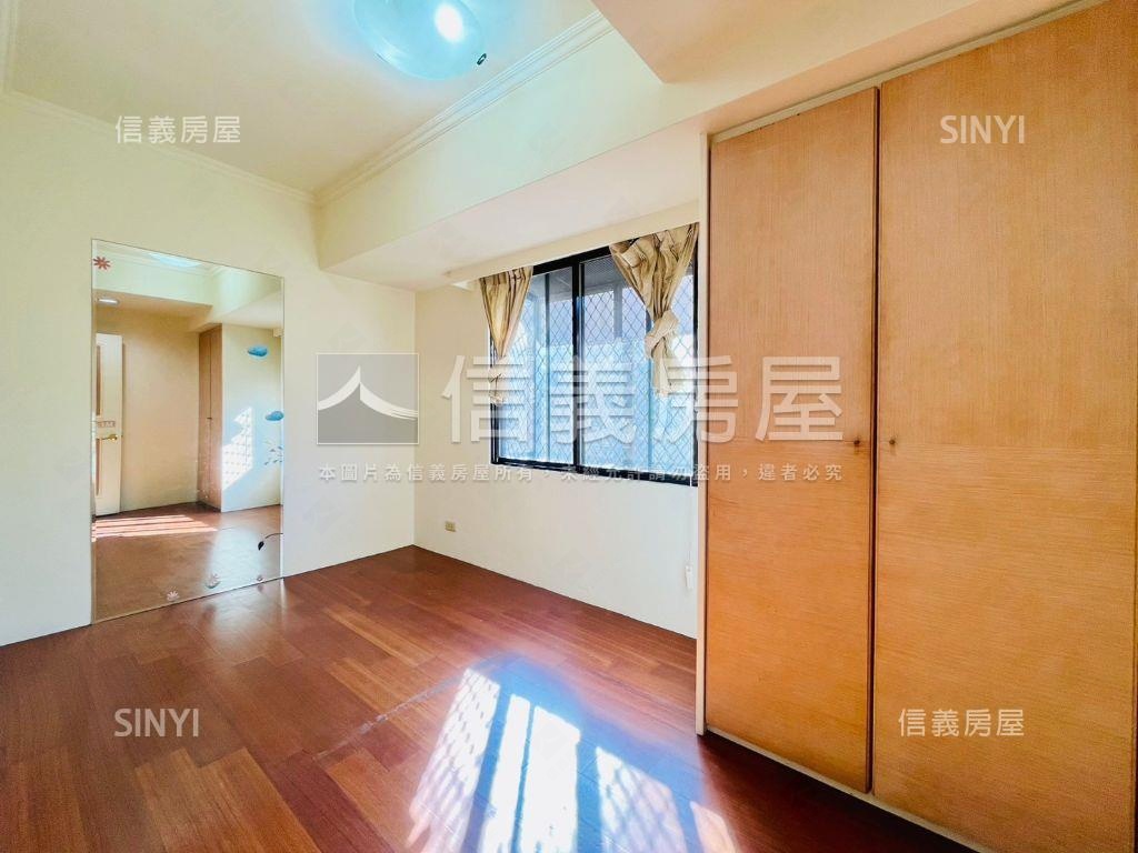 近健康公園美四房平車房屋室內格局與周邊環境