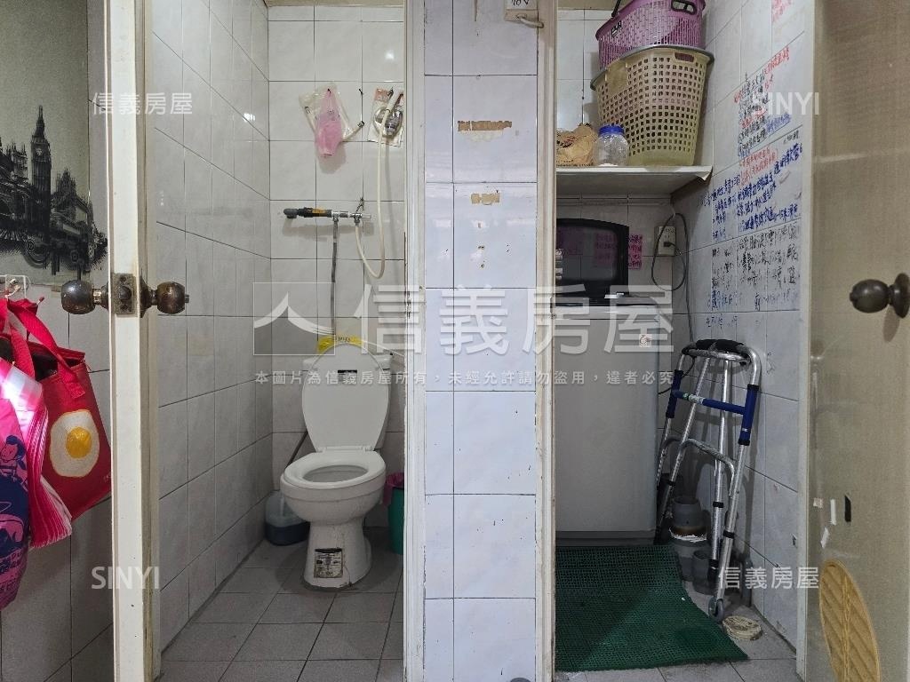 稀有忠孝路雙併頂加房屋室內格局與周邊環境