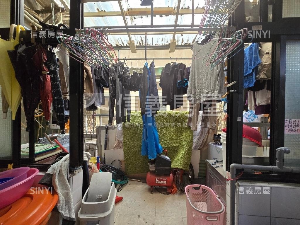 稀有忠孝路雙併頂加房屋室內格局與周邊環境
