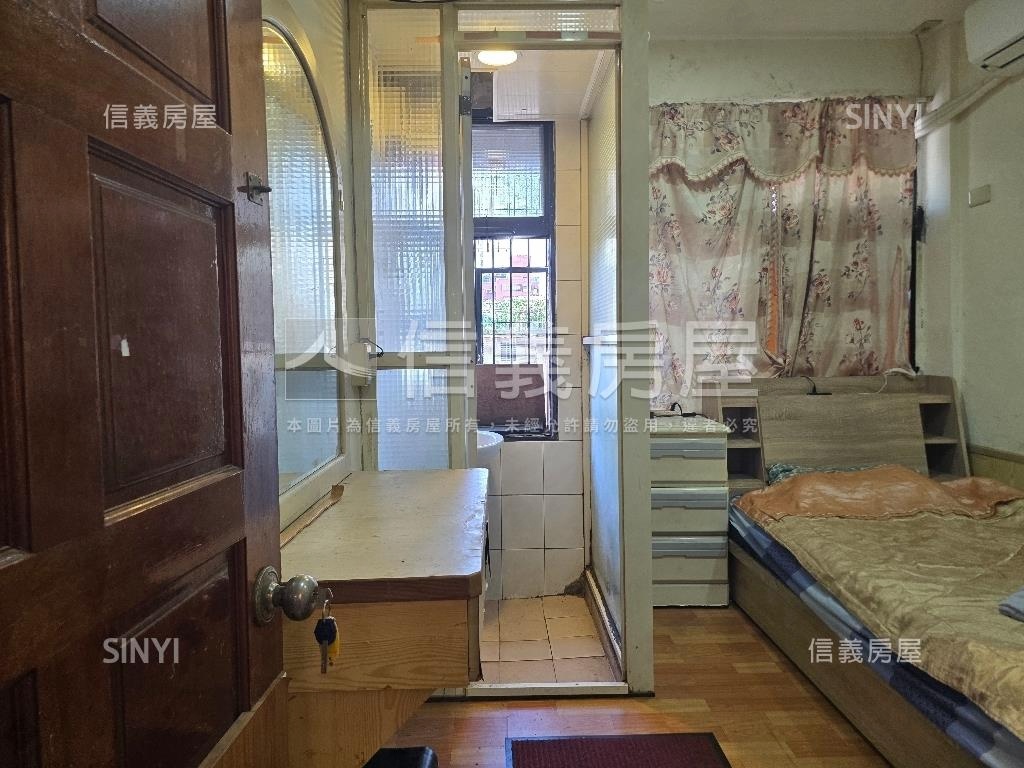 稀有忠孝路雙併頂加房屋室內格局與周邊環境