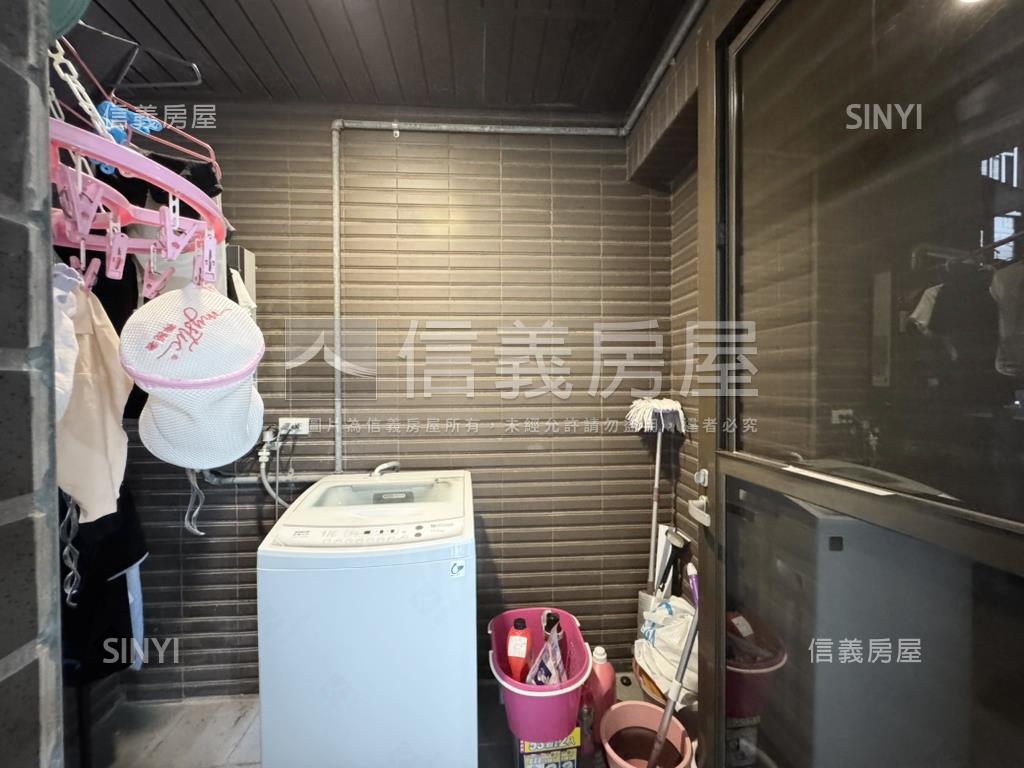 中和捷運世界Ｖ１無與倫比房屋室內格局與周邊環境