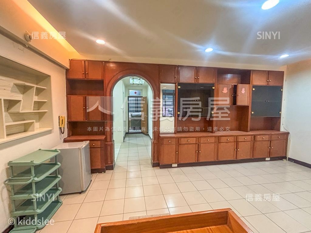 台電公寓二樓小家庭房屋室內格局與周邊環境