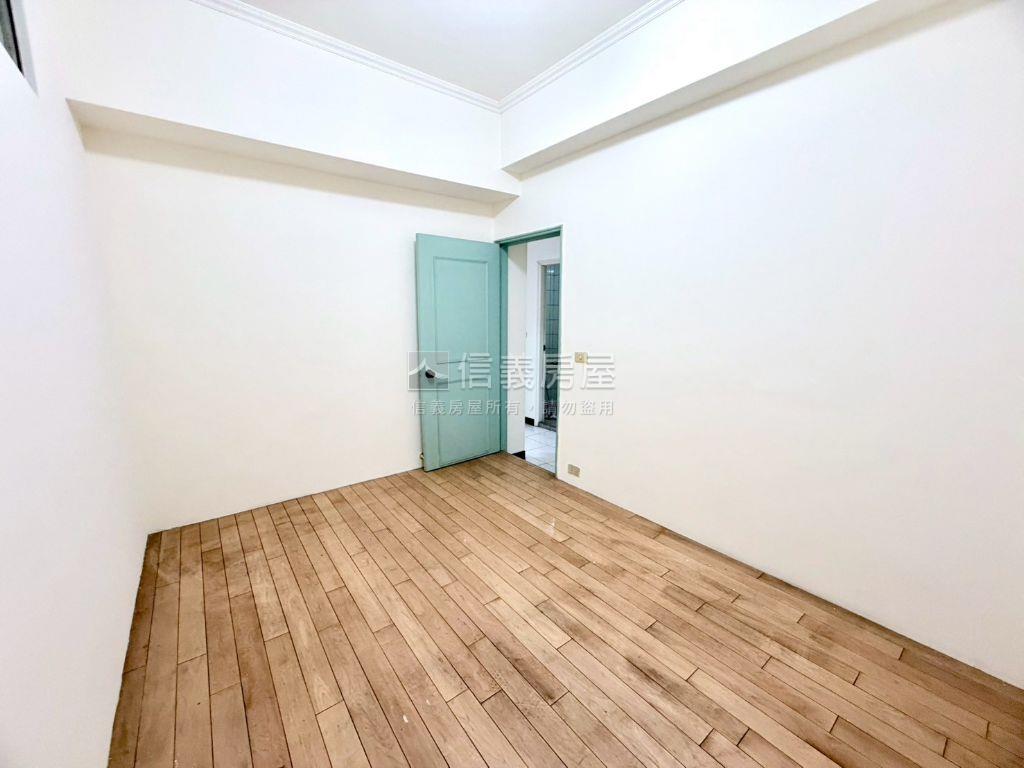 喜來登。三房車位房屋室內格局與周邊環境