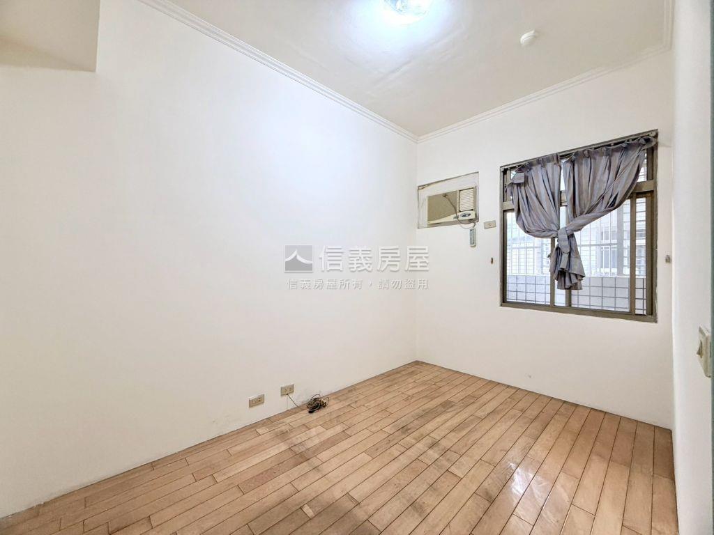 喜來登。三房車位房屋室內格局與周邊環境