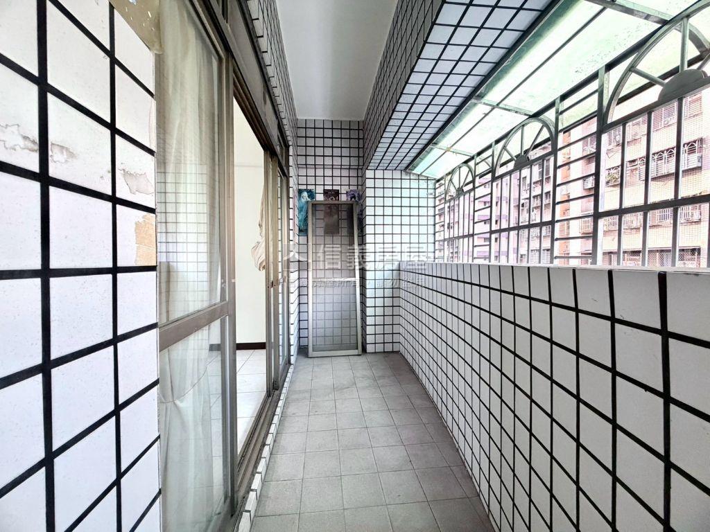 喜來登。三房車位房屋室內格局與周邊環境