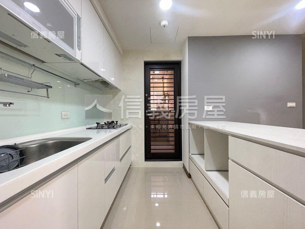 靚公園中央公園次頂樓兩房房屋室內格局與周邊環境