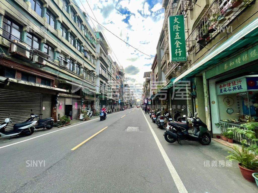 基隆和一路人潮店面房屋室內格局與周邊環境