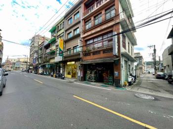 基隆和一路人潮店面