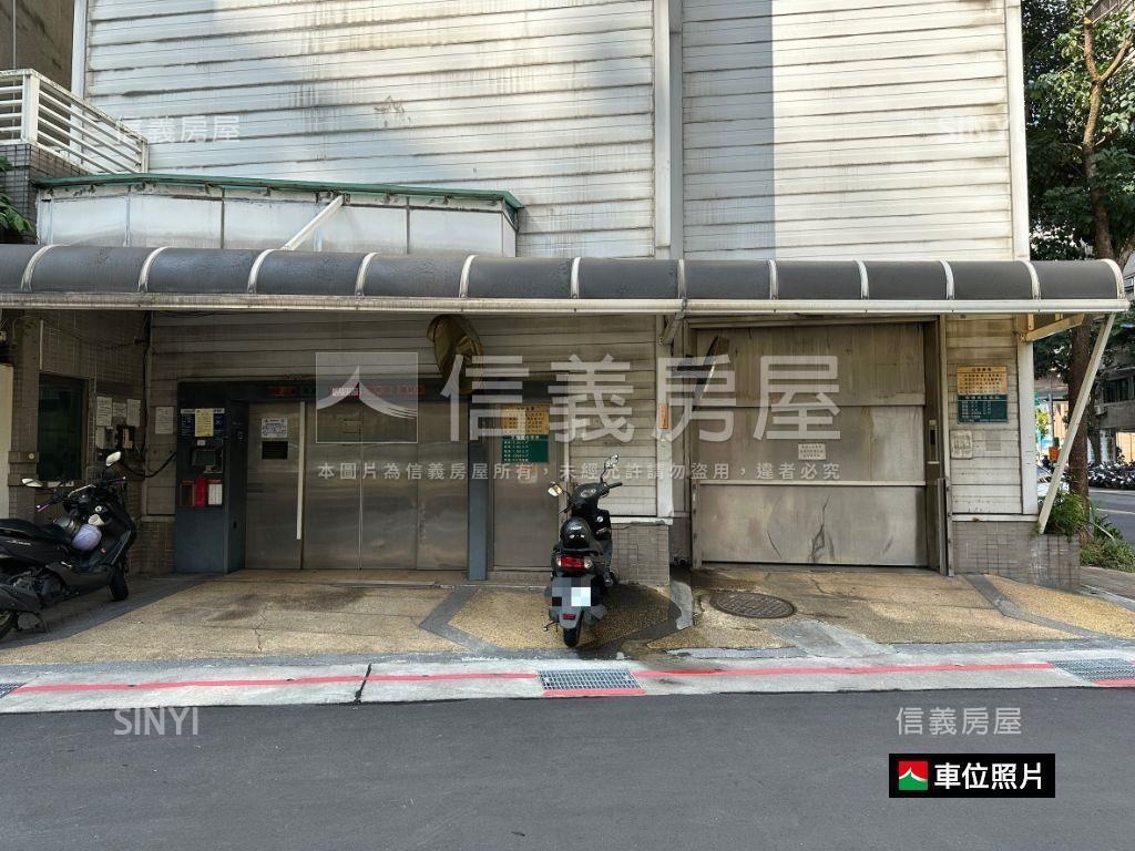 市府世紀威秀車位房屋室內格局與周邊環境