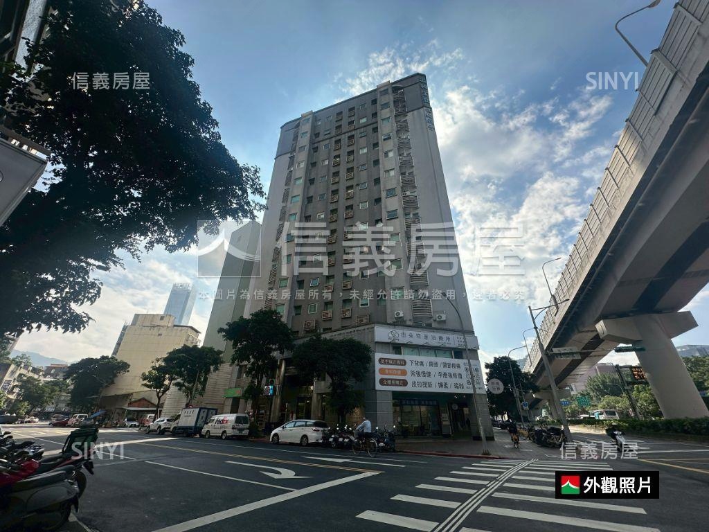 市府世紀威秀車位房屋室內格局與周邊環境