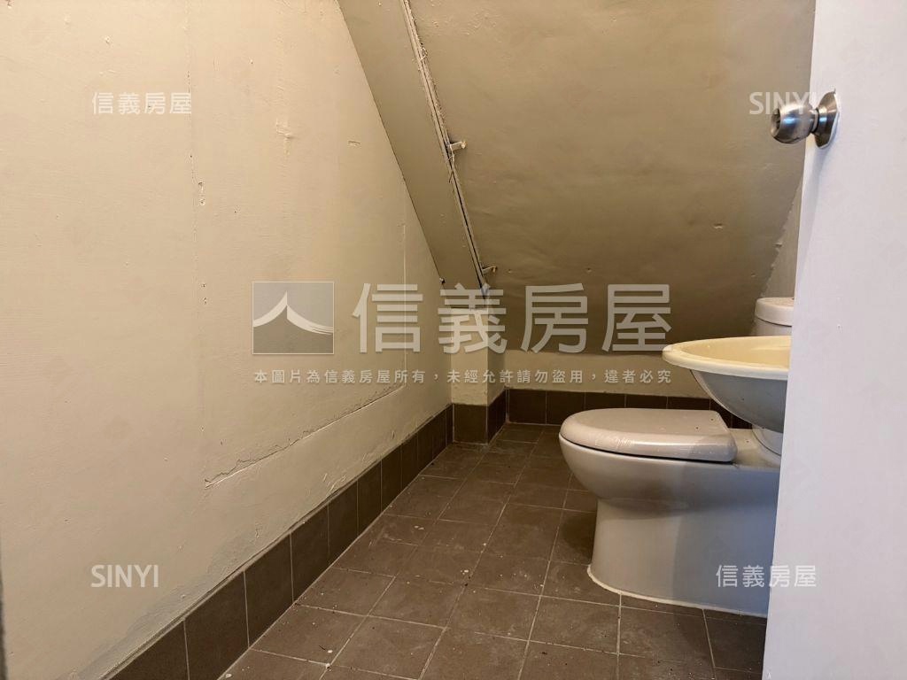 市政府旁三角窗店面房屋室內格局與周邊環境