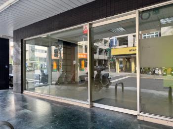 市政府旁三角窗店面