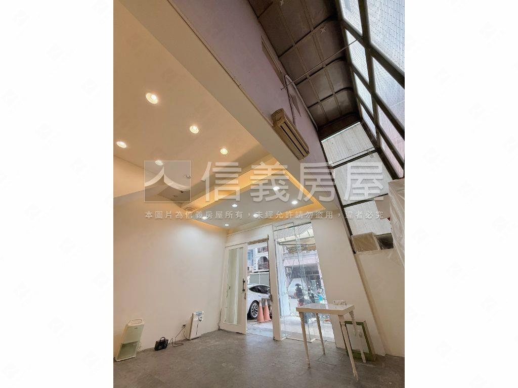 森林公園旁一二樓邊間店面房屋室內格局與周邊環境