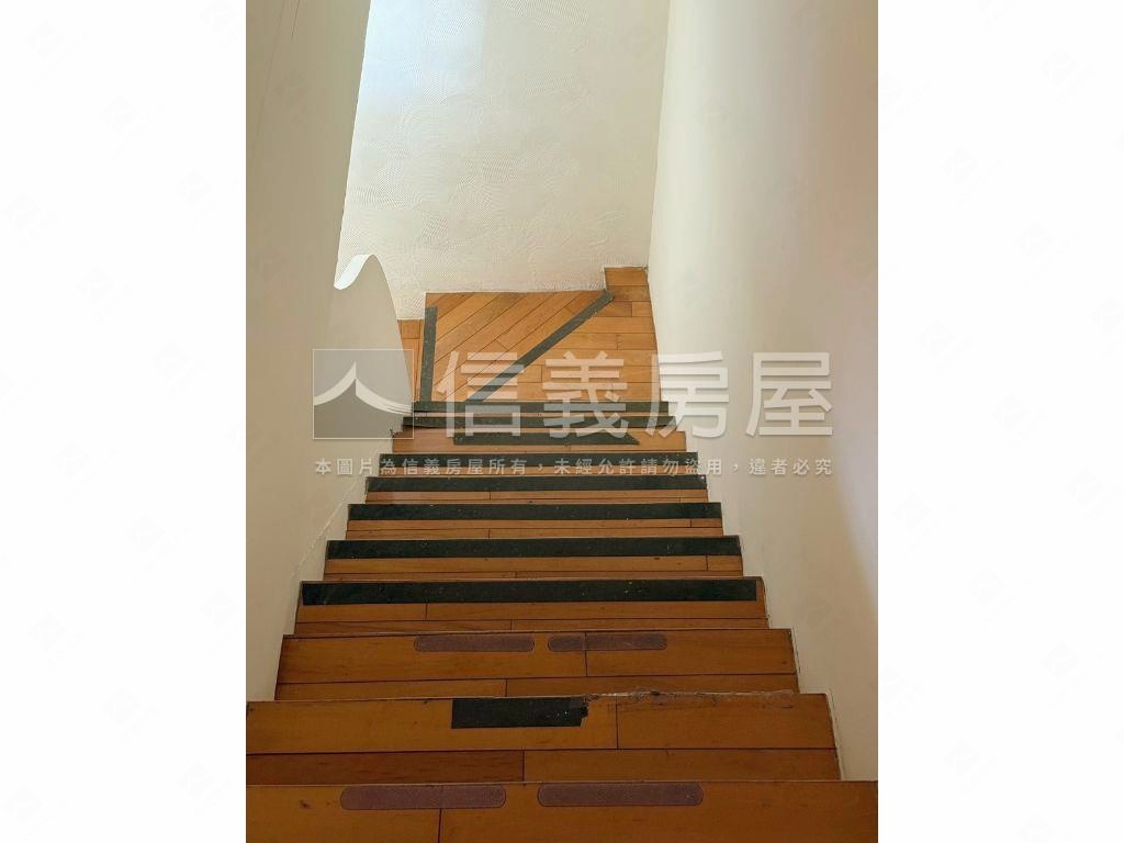森林公園旁一二樓邊間店面房屋室內格局與周邊環境