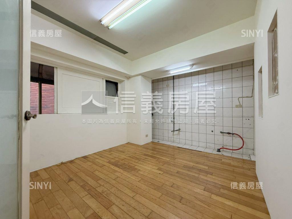 森林公園旁一二樓邊間店面房屋室內格局與周邊環境