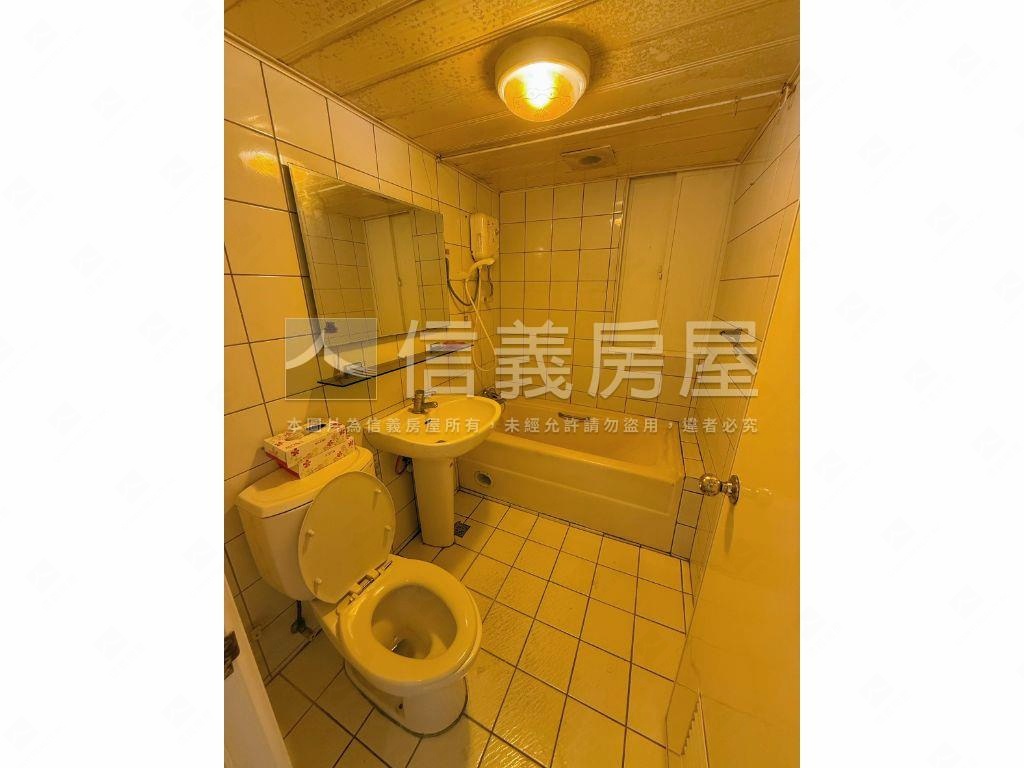森林公園旁一二樓邊間店面房屋室內格局與周邊環境