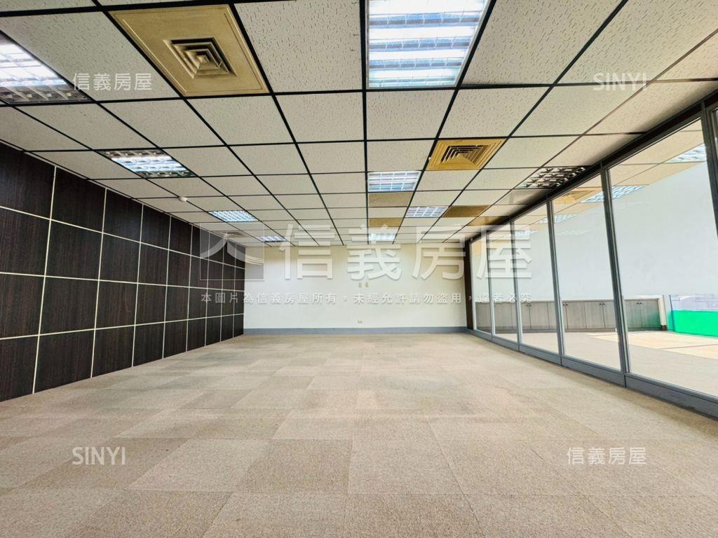 近高雄市政府超讚商辦房屋室內格局與周邊環境