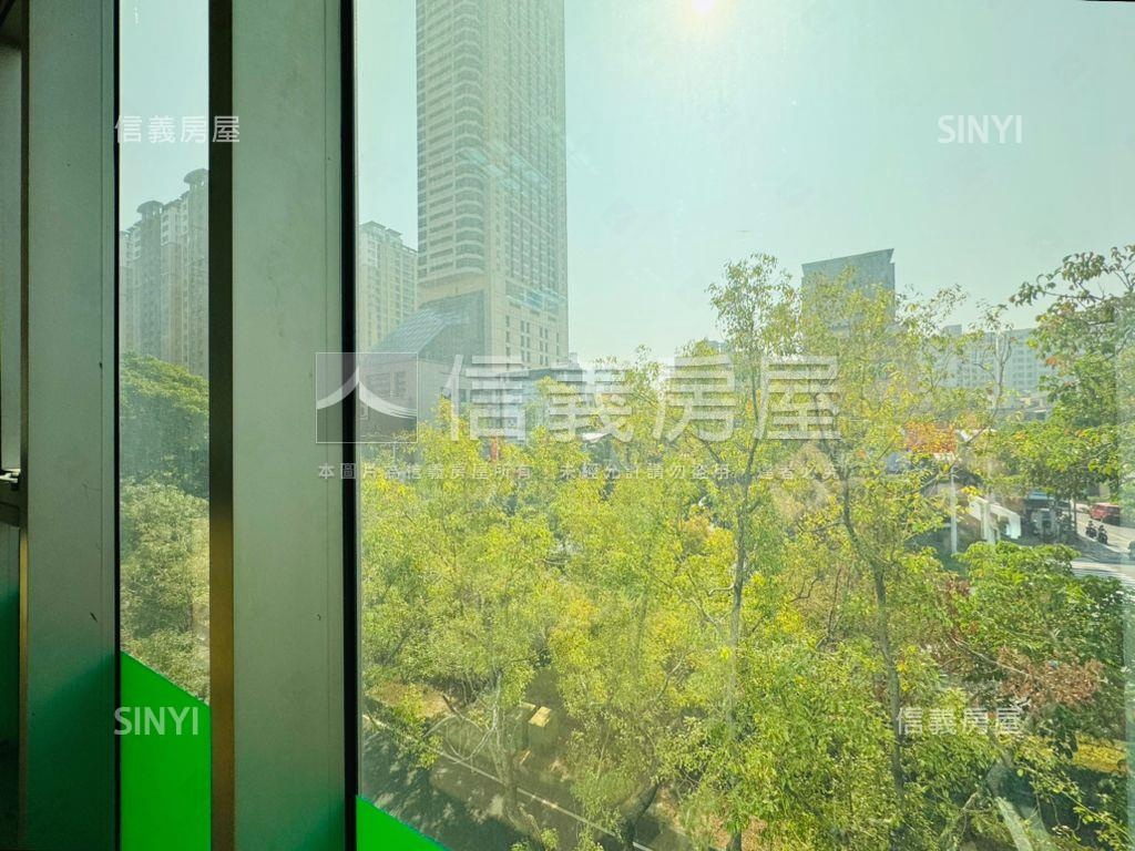 近高雄市政府超讚商辦房屋室內格局與周邊環境