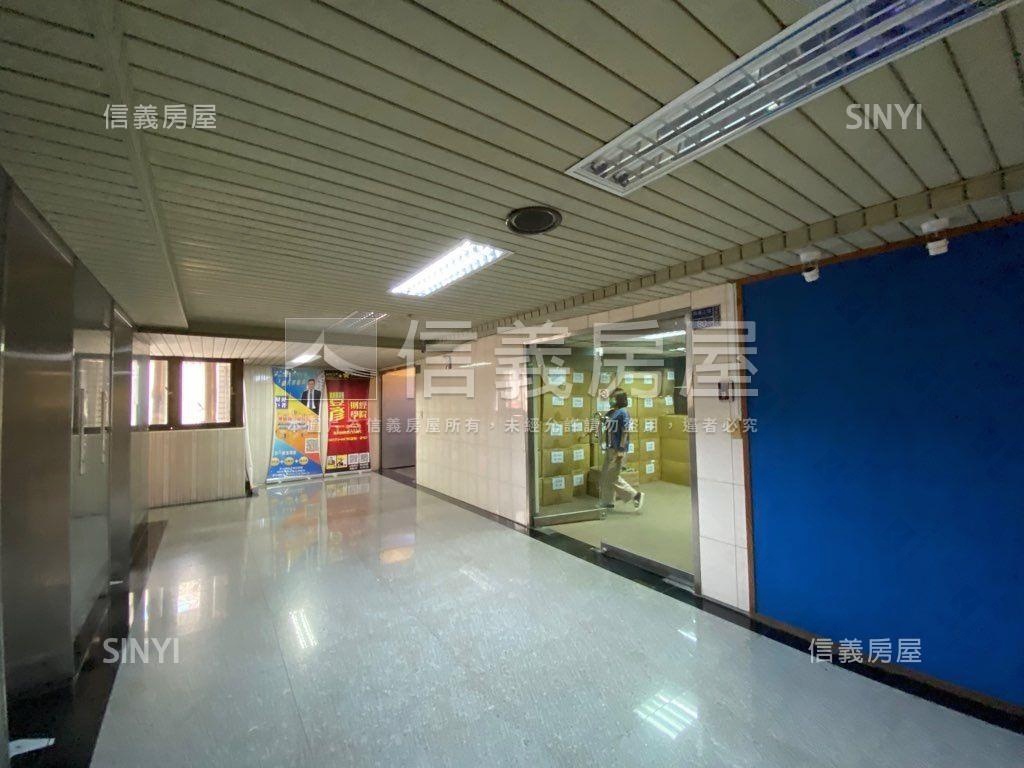 近高雄市政府超讚商辦房屋室內格局與周邊環境