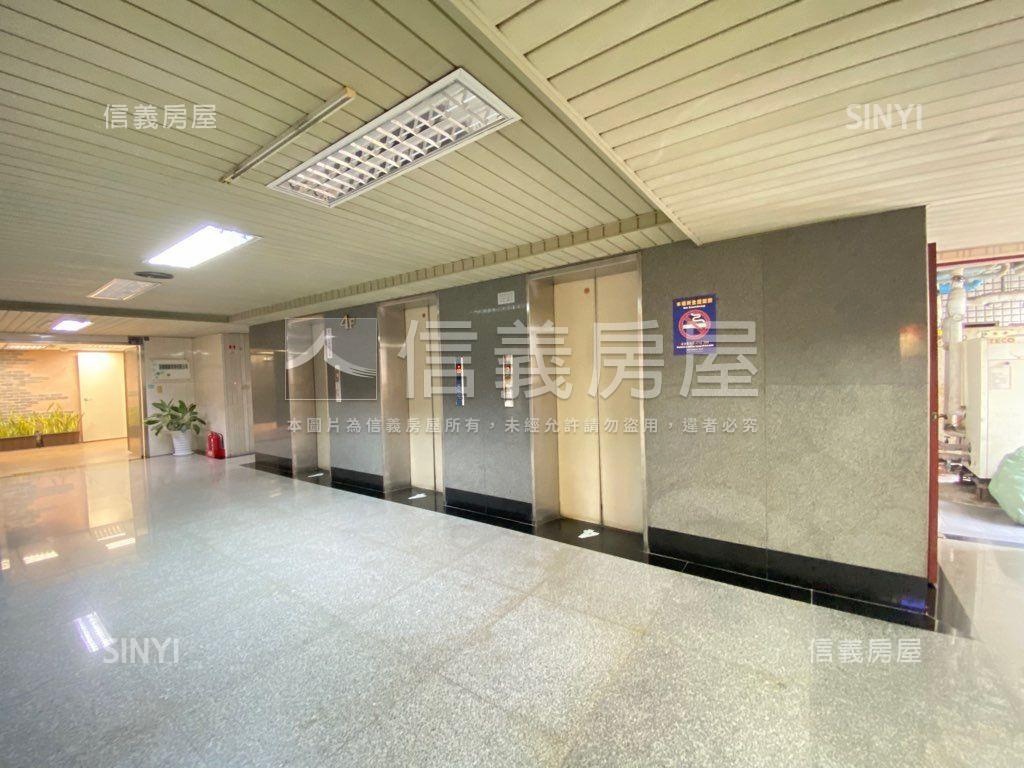 近高雄市政府超讚商辦房屋室內格局與周邊環境