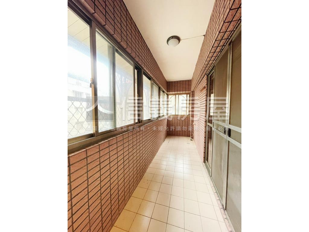 建國芳鄰三面採光電梯３房房屋室內格局與周邊環境