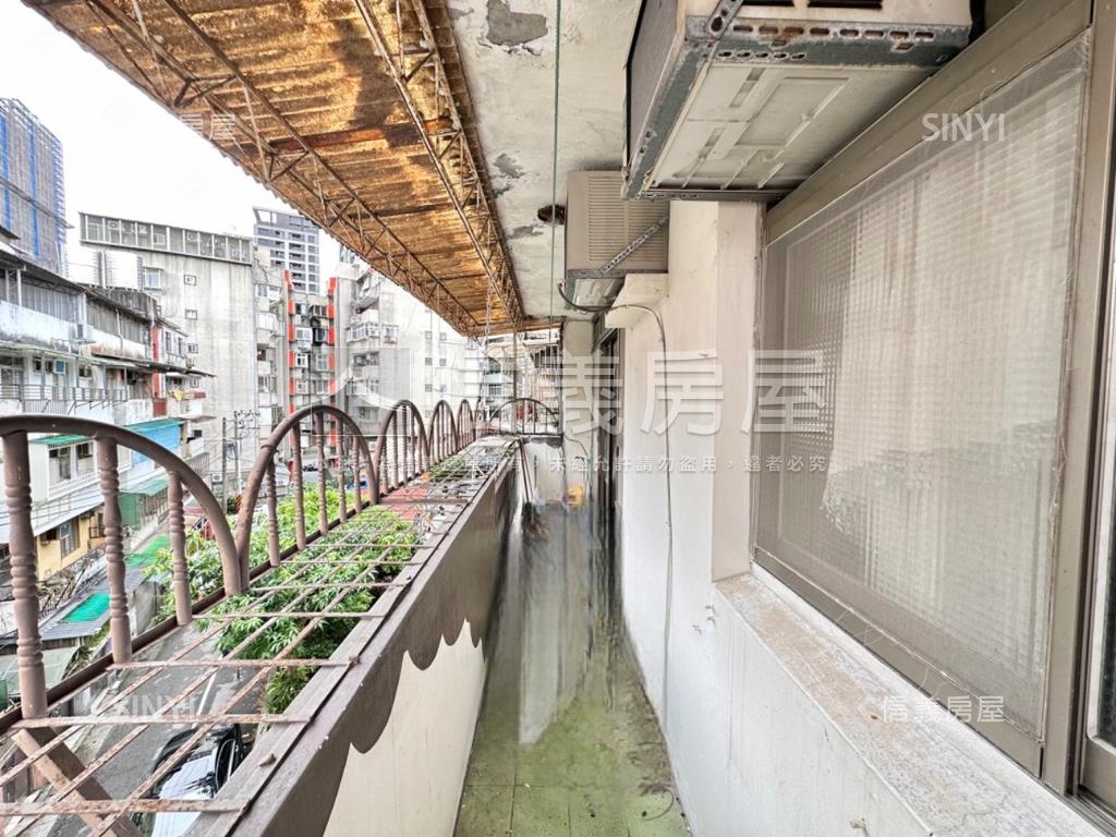 近小碧潭邊間三面採光美宅房屋室內格局與周邊環境
