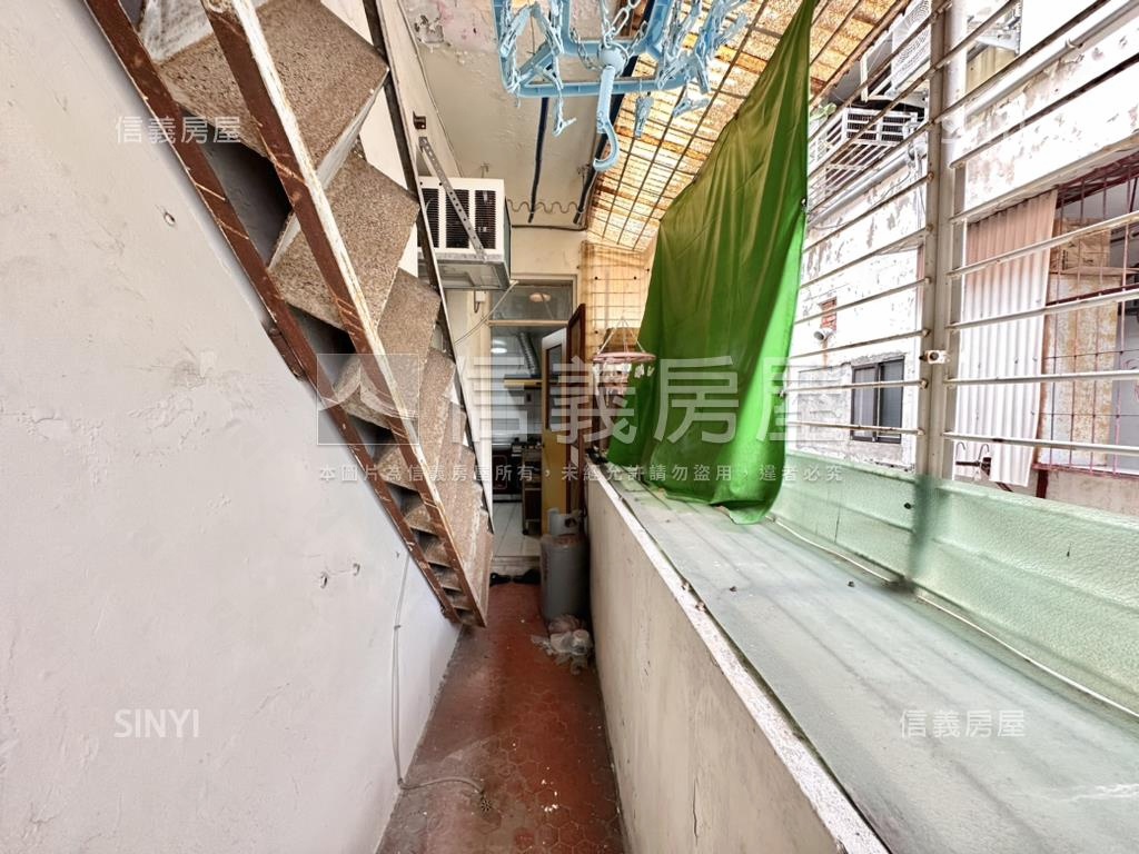 近小碧潭邊間三面採光美宅房屋室內格局與周邊環境