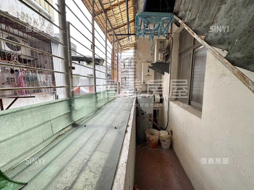 近小碧潭邊間三面採光美宅房屋室內格局與周邊環境