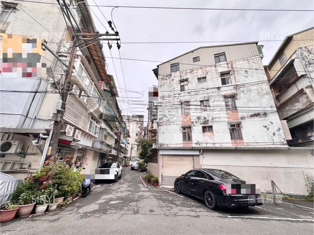 近小碧潭邊間三面採光美宅房屋室內格局與周邊環境