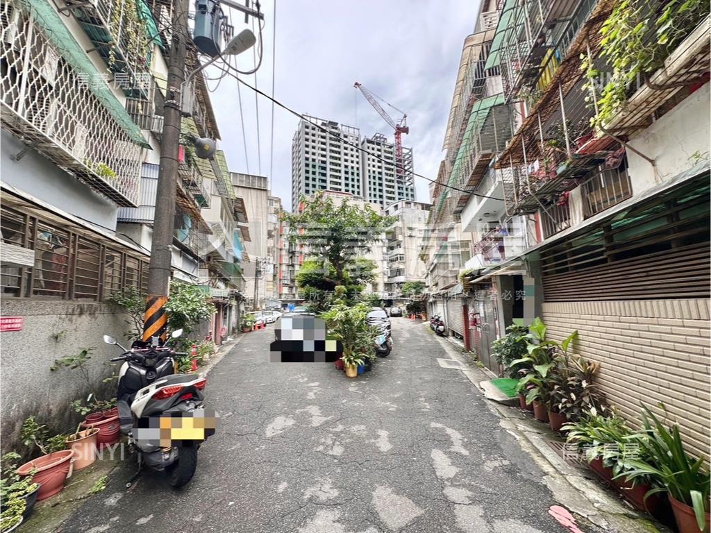 近小碧潭邊間三面採光美宅房屋室內格局與周邊環境