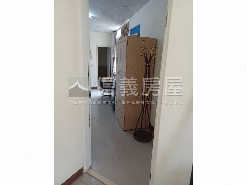 近楠梓車站收租套房透天房屋室內格局與周邊環境