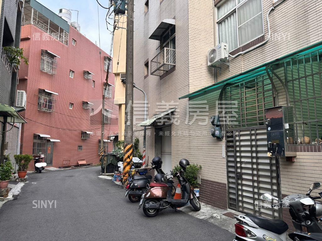 近楠梓車站收租套房透天房屋室內格局與周邊環境