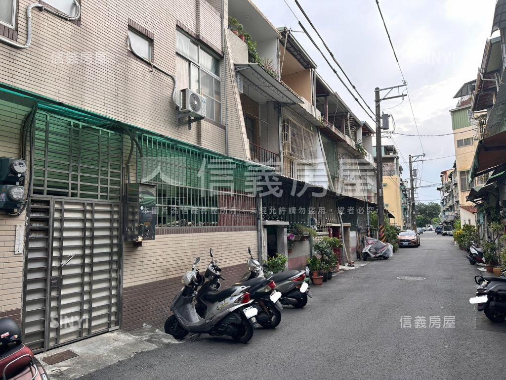 近楠梓車站收租套房透天房屋室內格局與周邊環境