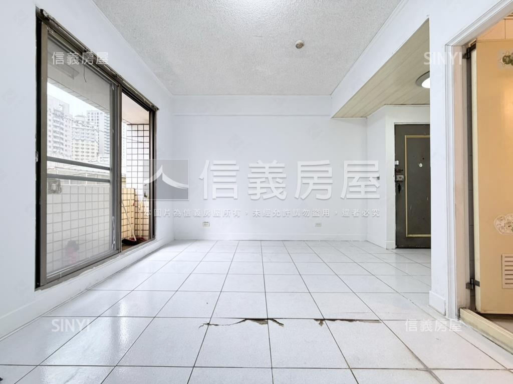 近捷運南屯站｜陽台套房房屋室內格局與周邊環境